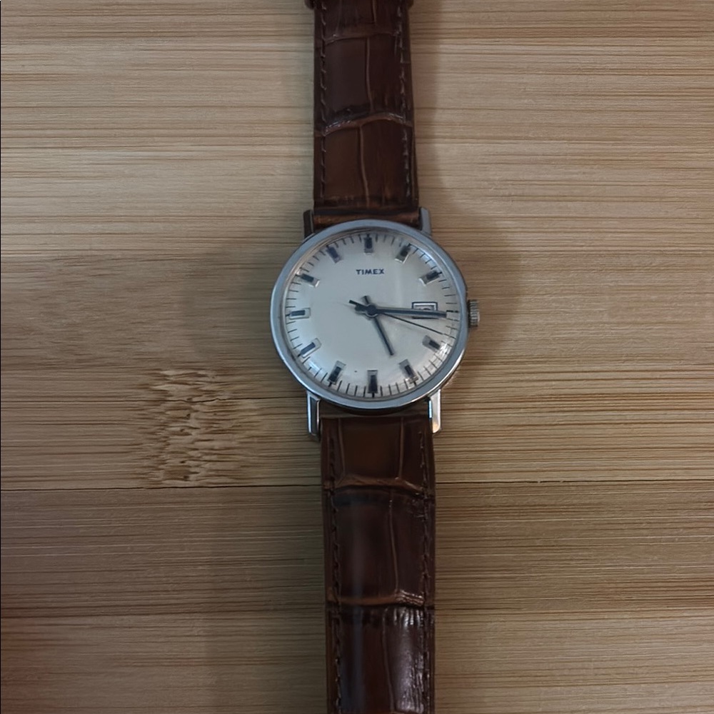 1976 Vintage Timex Mercury Men’s Silver Hand-Winding Mechanical Watch. Like New.